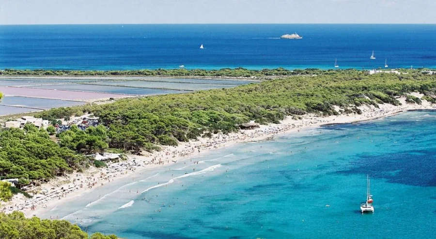 La playa de Ses Salines cerca de nuestro hotel en Playa d'en Bossa Ibiza