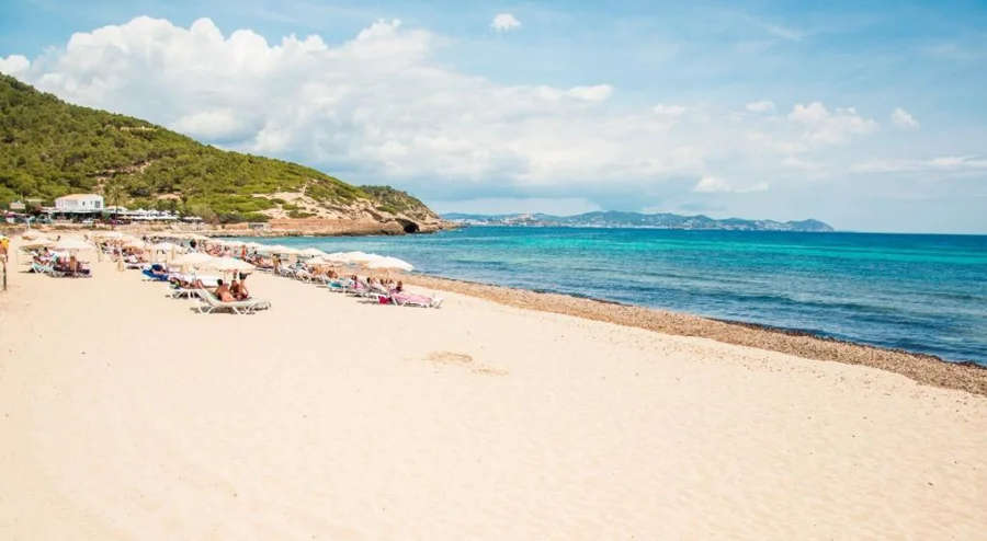 La playa de Es Cavallet cerca de nuestro hotel en Playa d'en Bossa Ibiza